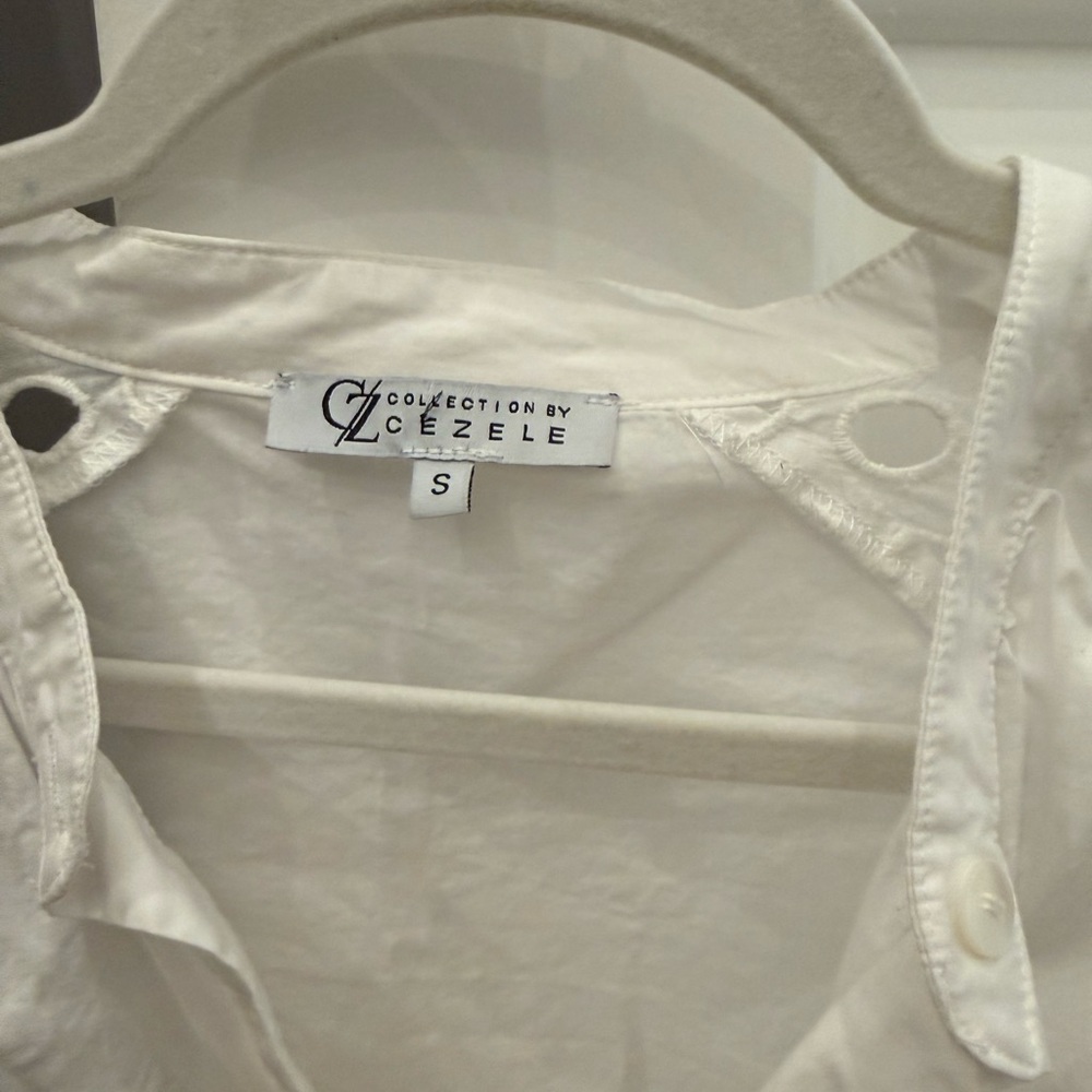 Zele White Eyelet Shoulder Button-Down Shirt - Picture 2 of 3